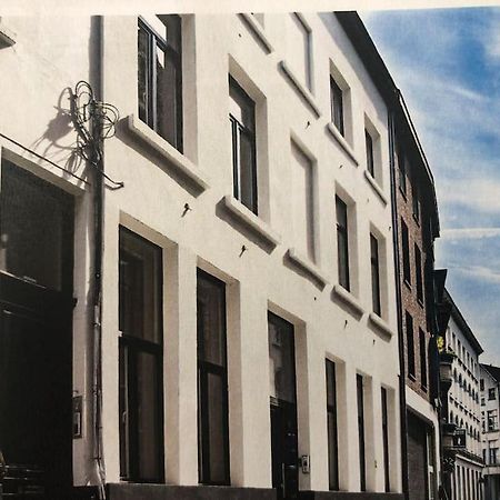 Hippe Studio In Historisch Gebouw In Oude Centrum Antwerp Luaran gambar