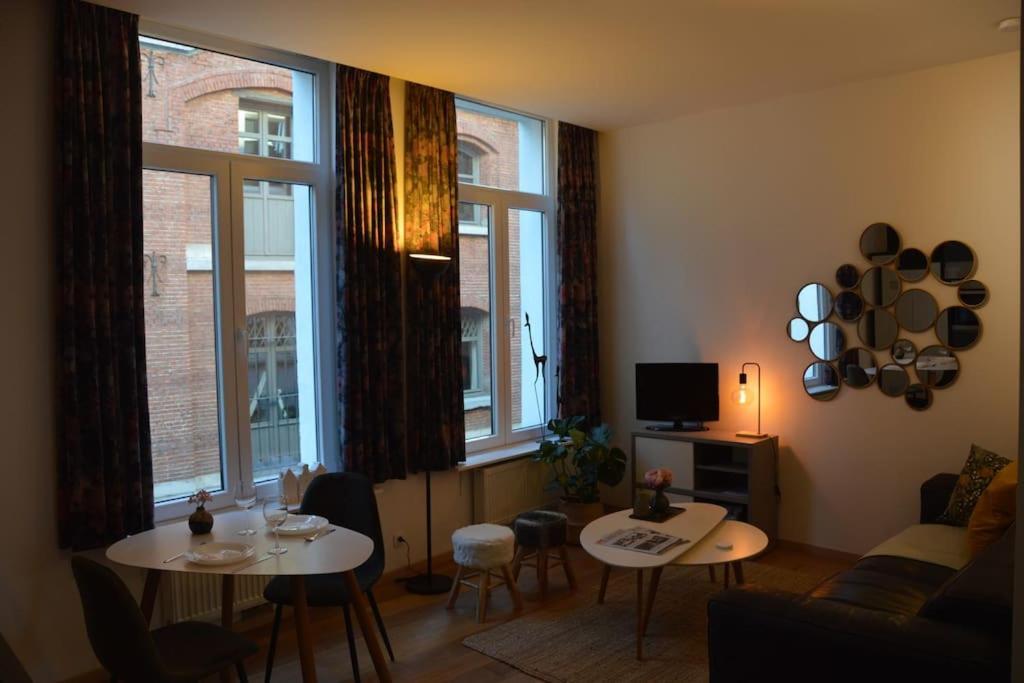 Hippe Studio In Historisch Gebouw In Oude Centrum Antwerp Luaran gambar