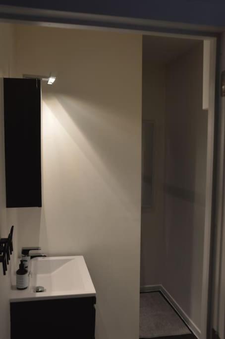 Hippe Studio In Historisch Gebouw In Oude Centrum Antwerp Luaran gambar